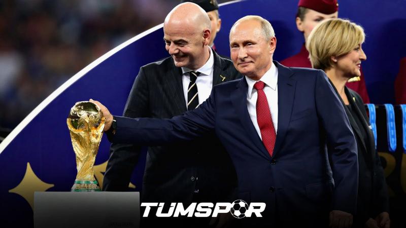 Rusya Federasyonu Devlet Başkanı Vladimir Putin ile FIFA Başkanı Gianni Infantino 2018 Dünya Kupası seremonisindeyken