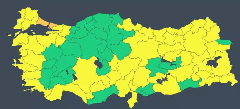 Meteoroloji İstanbul'a turuncu, 51 kente ise sarı kodlu uyarıda bulundu.