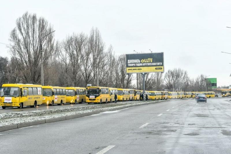 Otobüsler tahliye için bekliyor