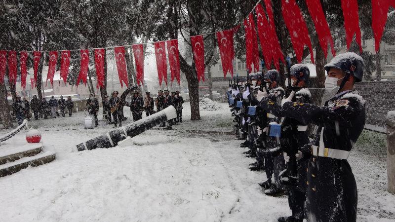 Sinop’ta yoğun kar altında anlamlı 18 Mart töreni