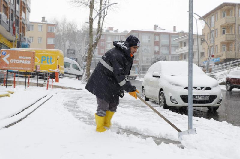 Başkan Ocaklı, kar temizleme çalışmalarını yerinde inceledi