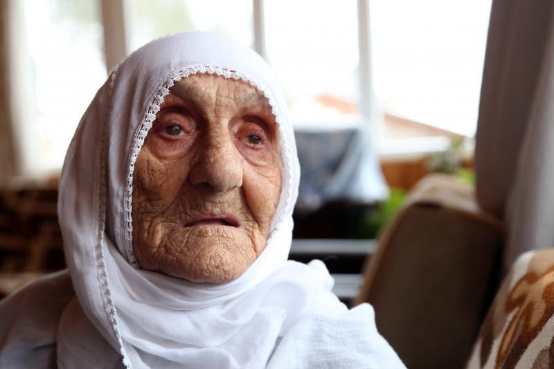 110 yaşındaki Güllü nine gazi eşinin İstiklal Madalyasını ilk günkü gibi saklıyor