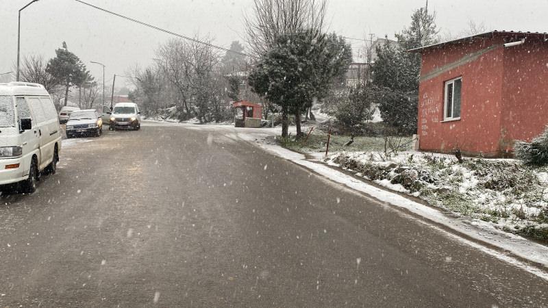 Zonguldak’ta hava sıcaklığı düştü, kar yeniden başladı