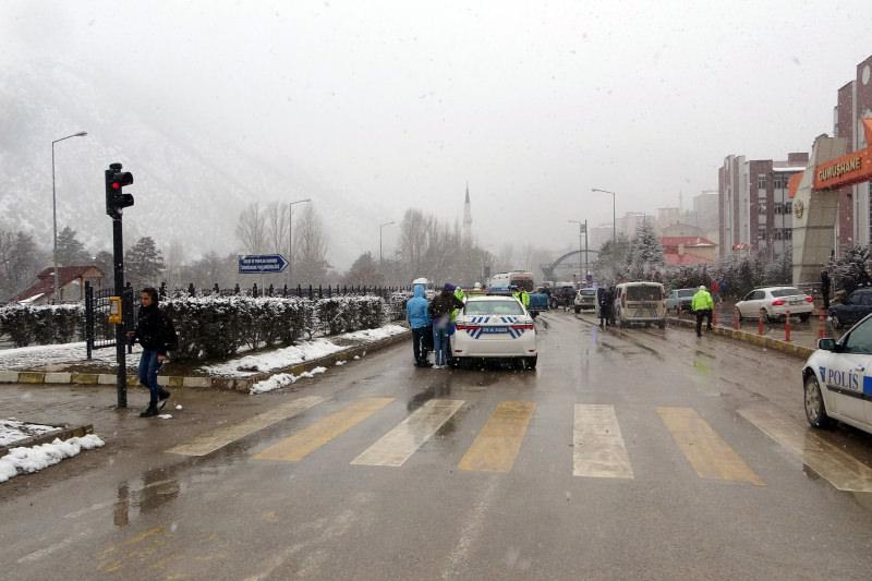 Gümüşhane’de feci kaza! Üniversite öğrencisine kamyonet çarptı   