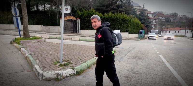 Bursa’da bir esnaf her gün işten evine koşarak gidiyor   