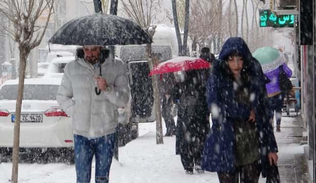 Van’da ulaşıma kar engeli! 318 yerleşim yerinin yolu kapandı