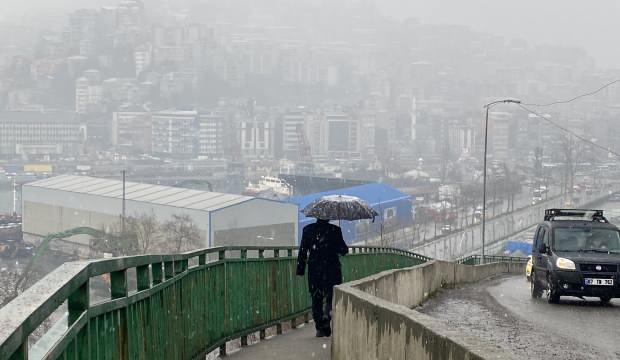 Zonguldak’ta hava sıcaklığı düştü, kar yeniden başladı
