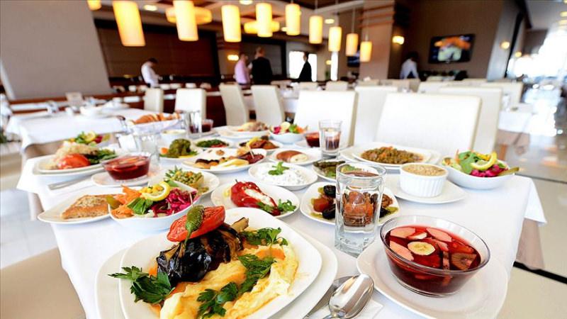 Çırağan'da iftar menüsü bu yıl kişi başı 1.250 TL olarak belirlendi.
