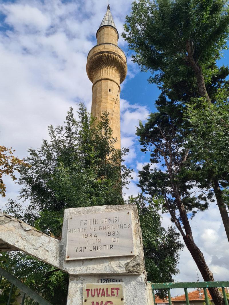 Balkan Harbinde yıkılan asıl caminden geriye minaresi kaldı
