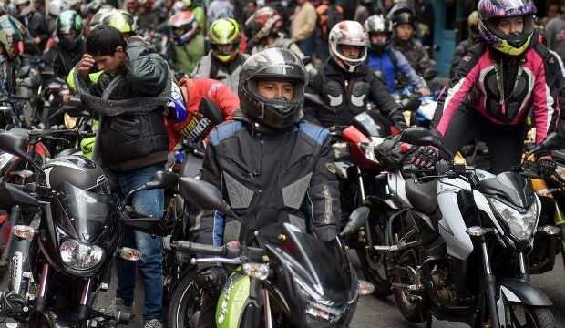 Kolombiya'da yüzlerce motosikletçiden protesto gösterisi