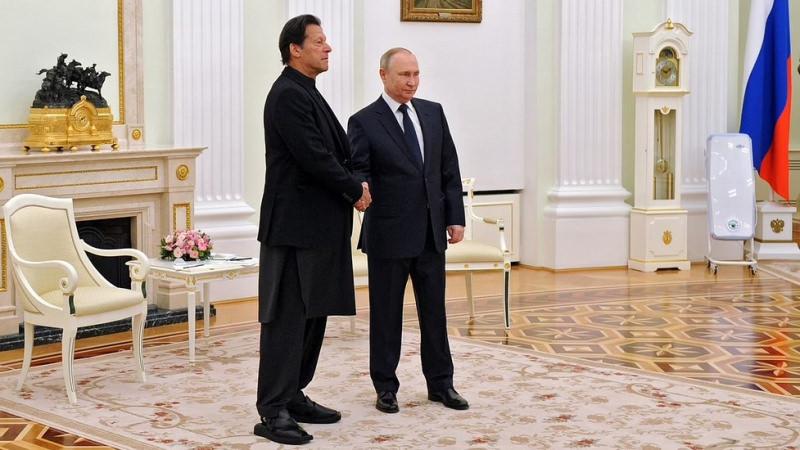 Imran Khan'ın Rusya devlet başkanı Putin'le görüşmesi