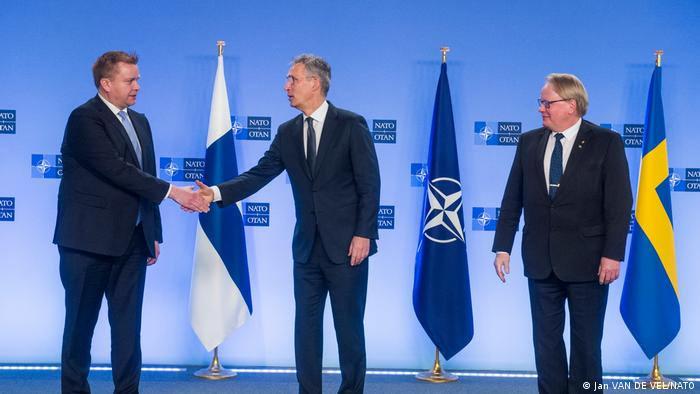 NATO toplantısında Finlandiya ve İsveçli yetkililer Genel Sekreter Stoltenberg ilegörüşmeler gerçekleştirmişti