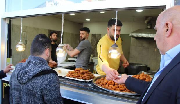 Mardin’de Ramazan ayında tatlı girmeyen ev kalmıyor: Askıda tatlı geleneği