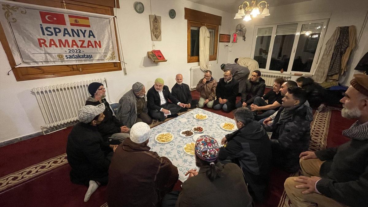 Sadakataşı Derneği Endülüs'te satın alınarak Müslümanlara devredilen camide iftar verdi