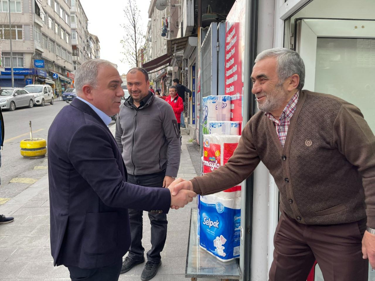 Başkan Turan Ramazan boyunca çatkapı ziyaretlerini sürdürdü