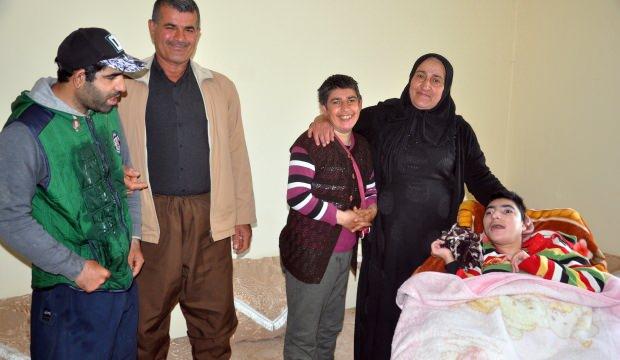 Hakkari&rsquo;de 37 senedir engelli 4 &ccedil;ocuğuna g&ouml;z&uuml; gibi bakıyor 