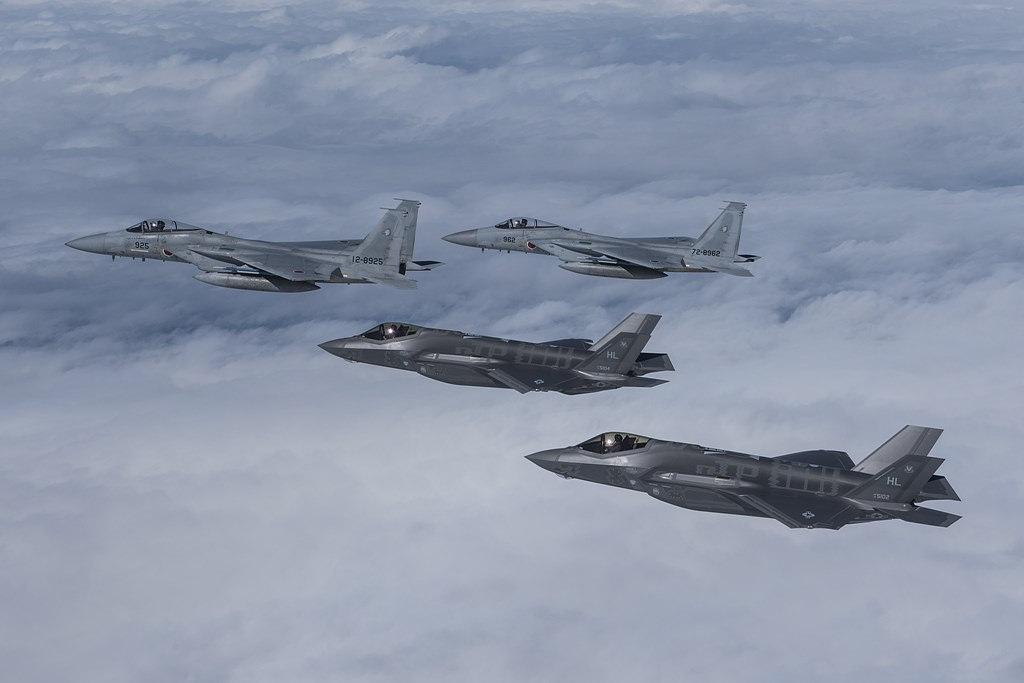 F-35 ve F-15 savaş uçakları
