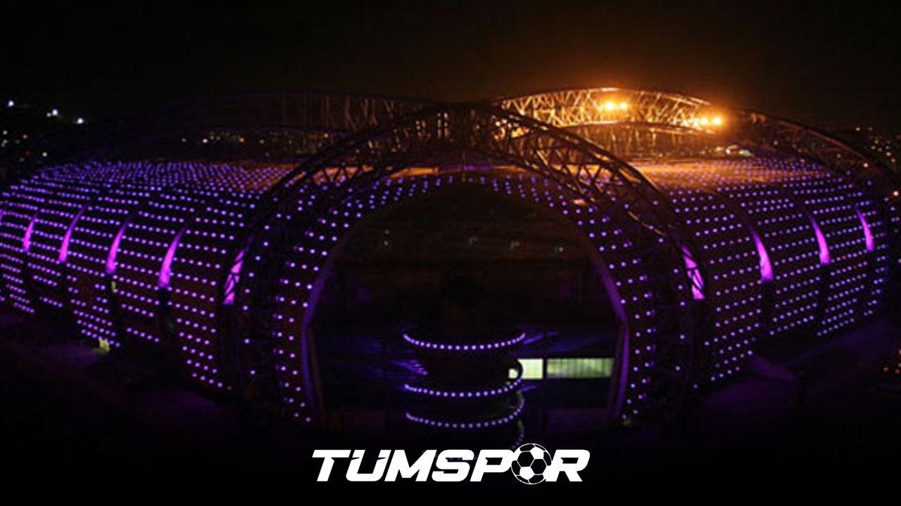 Kadir Has Stadyumu'nun ışıklandırılmış haliyle dış cepheden görünümü