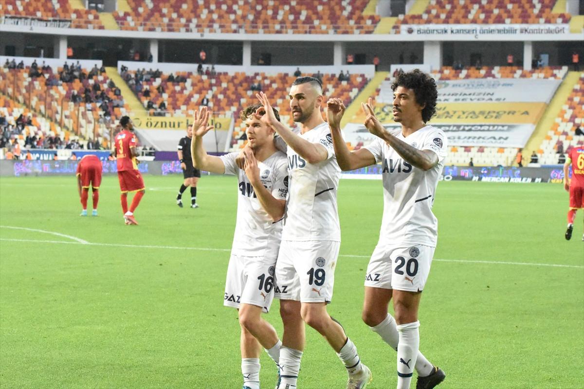 Fenerbahçe'de Serdar Dursun bu sezon 15 gole imza attı.