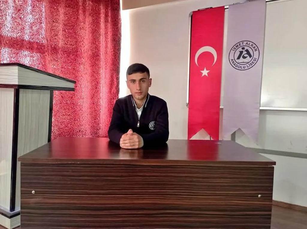 Hakkari'nin Yüksekova ilçesinde İsmet Anadolu Lisesi öğrencisi 16 yaşındaki Berat Yakar