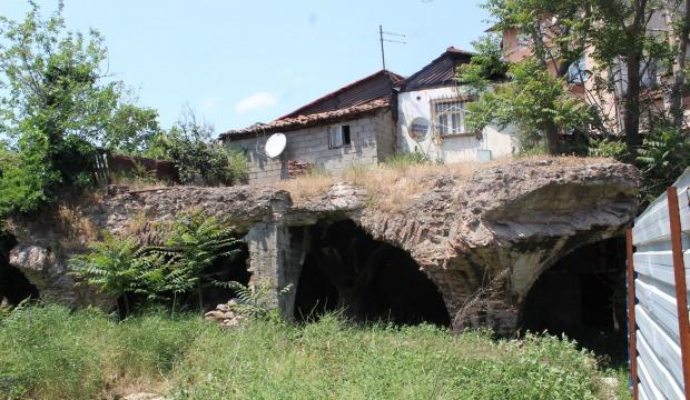 İzmit’te üstüne yapılan gecekondu, tarihi sarnıcı tehdit ediyor