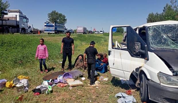Tarım işçilerini taşıyan minibüs kaza yaptı: 5 yaralı