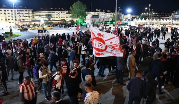 Final maçı için 200 otobüsle yola çıktılar!
