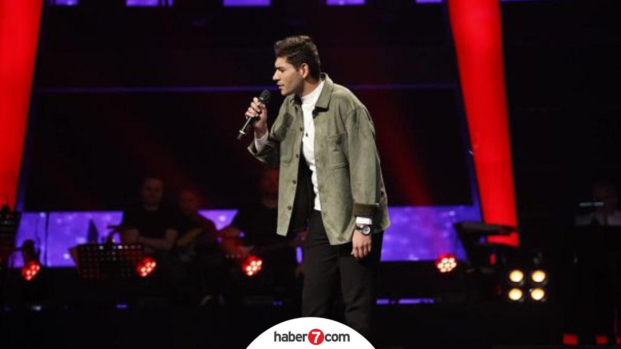 Sergen, bir başka TV8 yapımı O Ses Türkiye'de şarkı söylerken