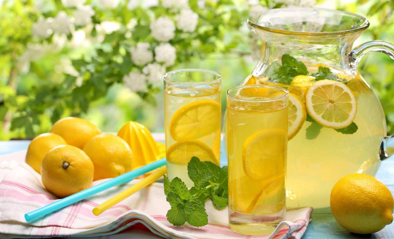 Evde en kolay limonata nasıl yapılır? 1 limondan 3 litre limonata tarifi