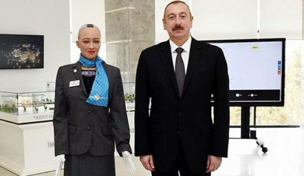 Robot Sophia ve Azerbaycan Cumhurbaşkanı İlham Aliyev