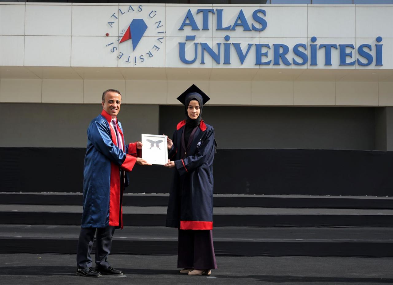 Atlas Üniversitesi Meslek Yüksekokulu (MYO) Müdürü Doç. Dr. Abdulhalim Şenyiğit