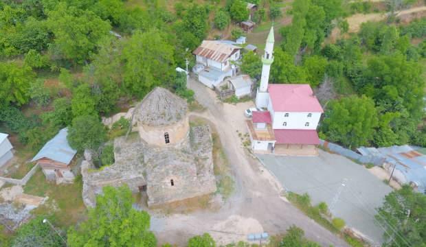 Artvin’de yan yana bulunan cami ve kilise büyük ilgi görüyor