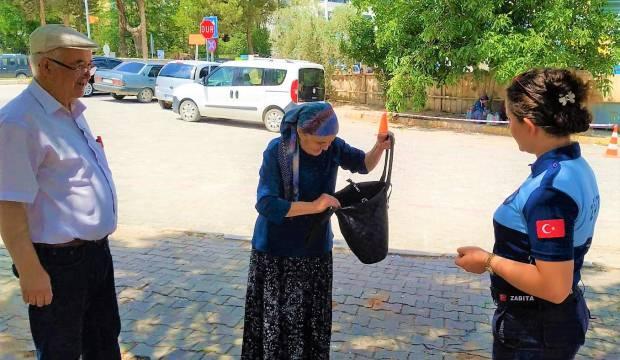 Meral Teyze’nin paralarını zabıtanın dikkati kurtardı
