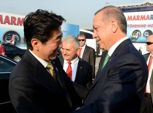 Marmaray açılış töreni öncesi Erdoğan Abe'yi böyle karşılamıştı.