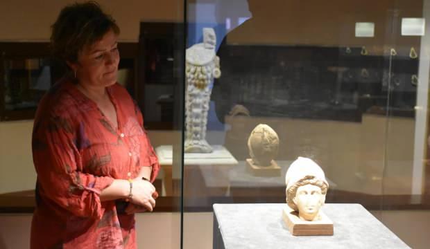 İzmir'de 'Athena'nın heykel başı 27 yıl sonra sergide!