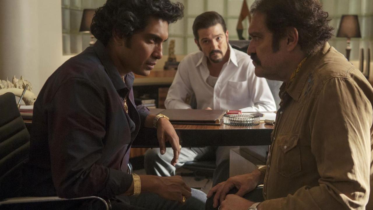 Narcos: Mexico'da; Rafael Caro Quintero'ya, Tenoch Huerta (ortada) hayat verdi