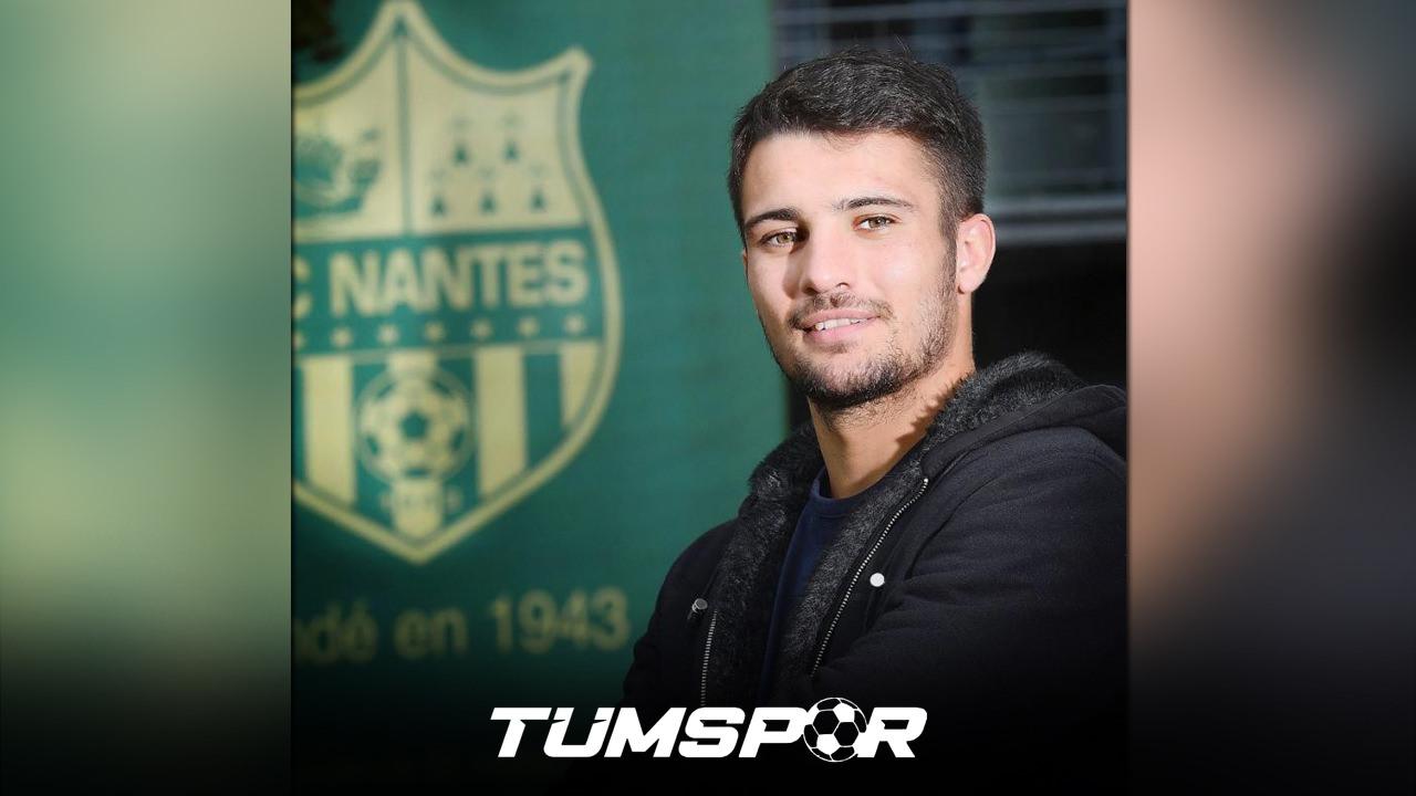 Leo Dubois, FC Nantes armasının önünde