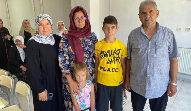 Çocuklarıyla birlikte Türkiye'ye gelip Müslüman oldu