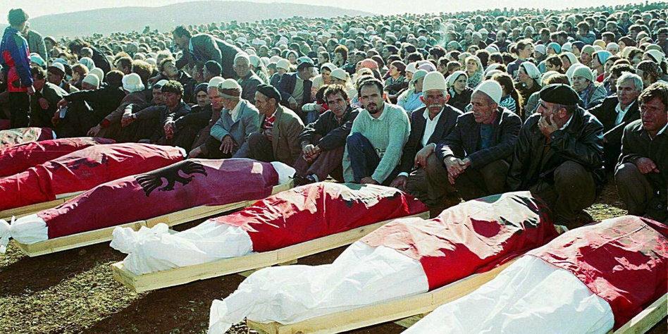 15 Ocak 1999 Reçak Katliamı'nda hayatını kaybedenlerin cenazeleri
