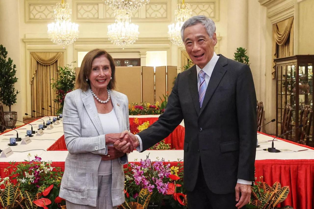 ABD Temsilciler Meclisi Başkanı Nancy Pelosi, ilk durağı olan Singapur'da Başbakan Lee Hsien Loong ile görüştü.