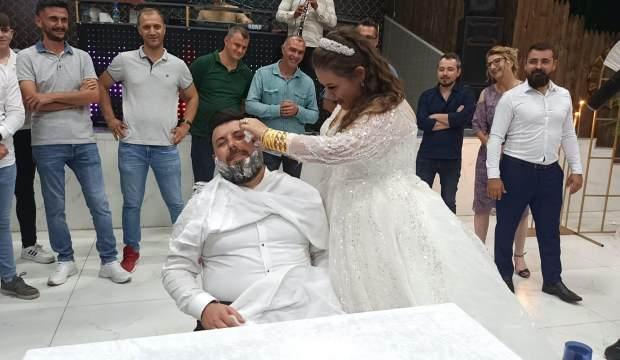 Bursa’da düğünde ilginç olay! Gelinden damada sakal tıraşı