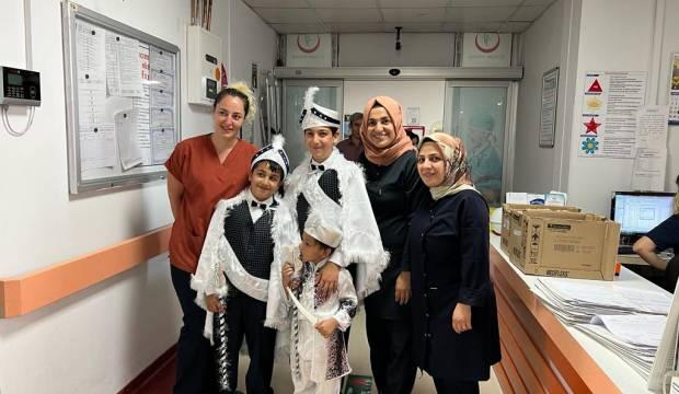 Diyarbakır’da 3 kardeşin toplu sünnet mutluluğu   