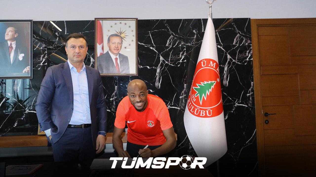 Ümraniyespor Başkanı Tarık Aksar ile Geraldo imza merasiminde