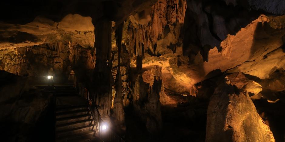 Binlerce yarasayı barındıran Dupnisa Mağarası'na ziyaretçi akını