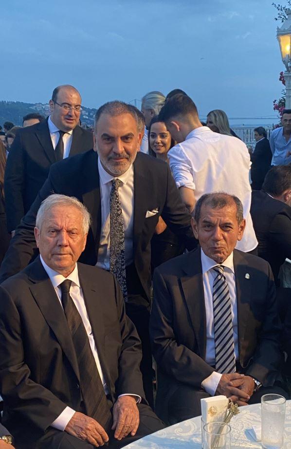 Düğünde Fenerbahçe ve Galatasaray'ın eski başkanları Aziz Yıldırım ve Dursun Özbek aynı masada görüldü