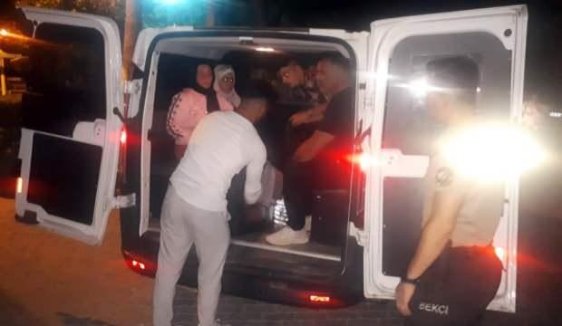 Göçmenleri şehir merkezine bıraktı, mahalleli yakaladı
