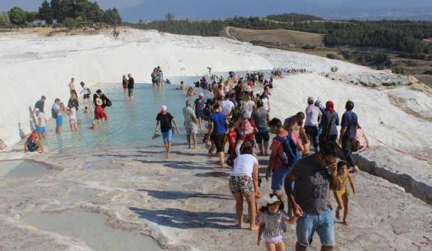 Pamukkale ziyaretçi akınına uğruyor: turist sayısı yüzde 72 arttı