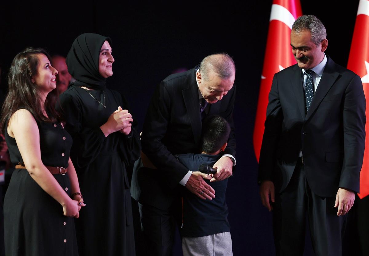  Cumhurbaşkanı Erdoğan, "20.000 Öğretmen Atama Töreni"ne katıldı.