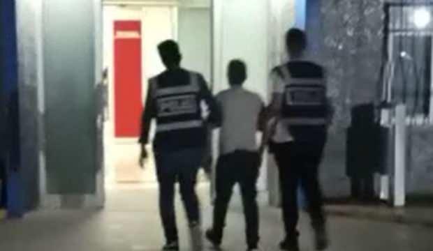 Define ararken bulduğu parçaları satmak isterken polise yakalandı