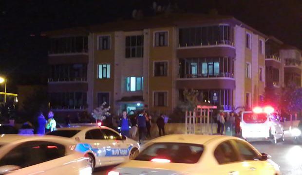 Erzincan’da kaza! Bahçe duvarını yıkan araç binaya çarparak durabildi